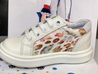 Pantofi casual albi cu imprimeu colorat